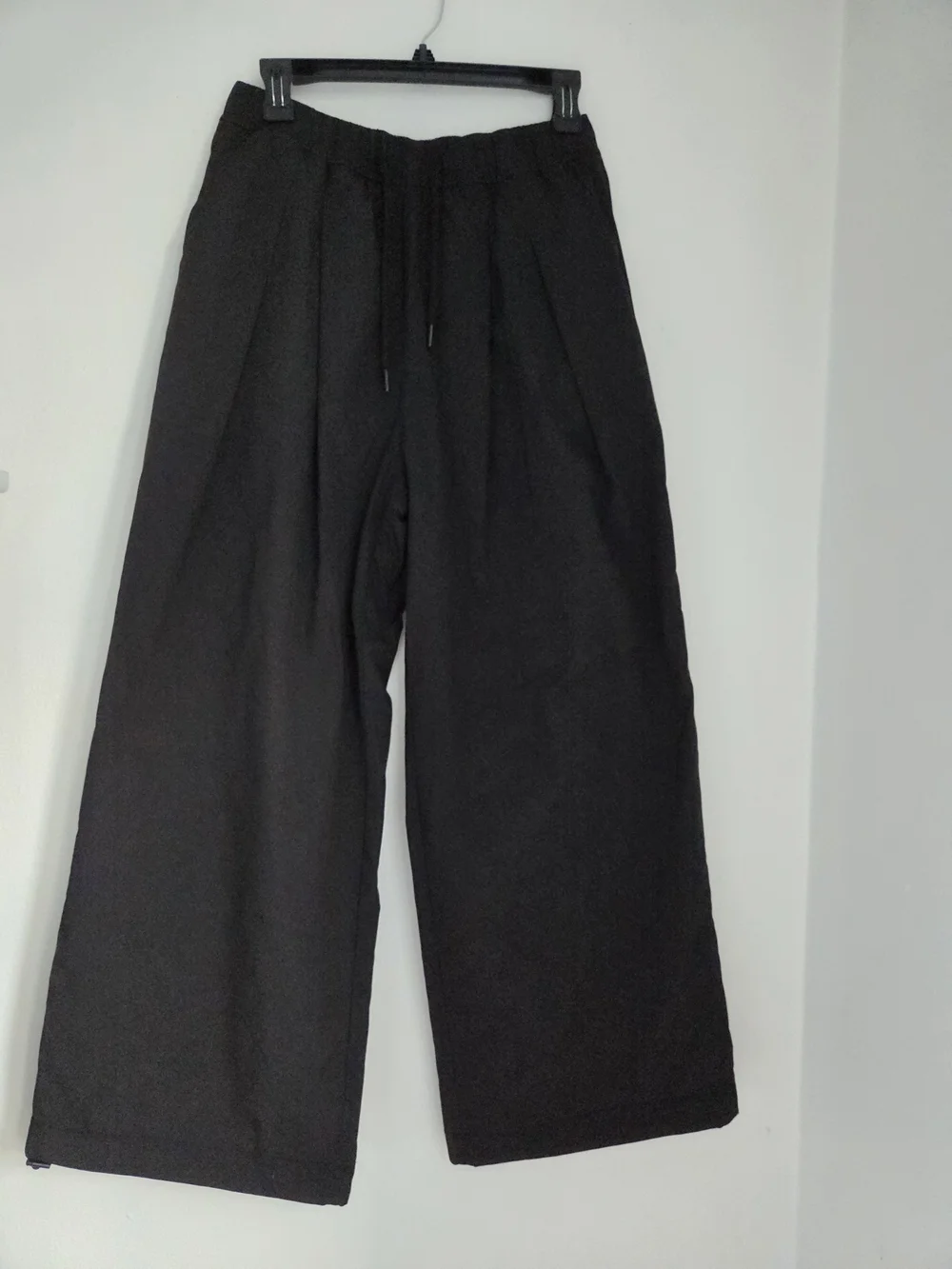 Sugar Wide-Leg Drawstring Sweatpants in Black